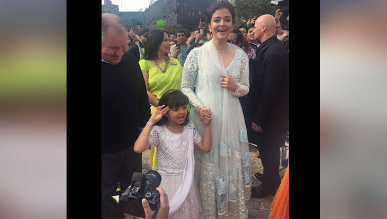 Aishwarya Rai Bachchan hoists the Indian Flag at Melbourne