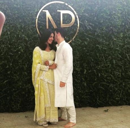 Priyanka Chopra and Nick's Roka pictures go viral