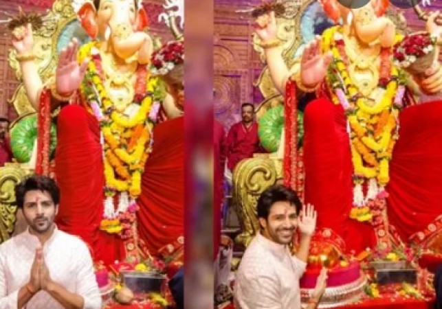 Kartik Aaryan visited Laal Bagh Ke Raja on Ganesh Chaturthi with parents