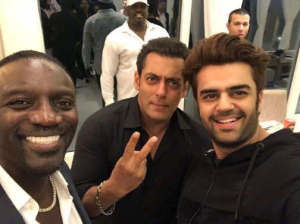 Salman Khan, Akon and Manish Paul pose together for an epic selfie in Thailand