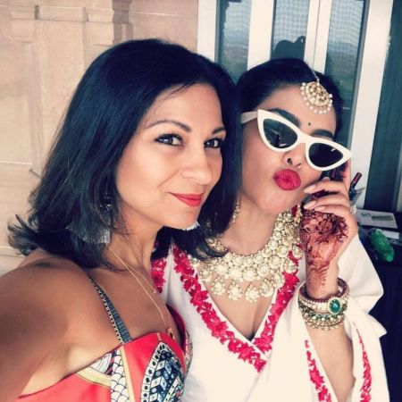 Check it out new  pic :Priyanka Chopra with pouty lips and jazzy sunglasses wins the coolest bride award