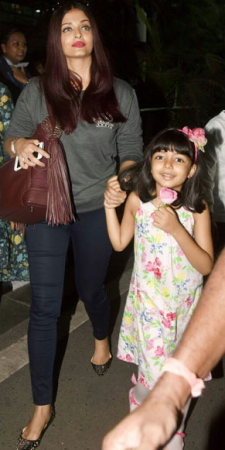 Aaradhya and Aishwarya spotted at the airport, Aaradhya cute picture with her mom.