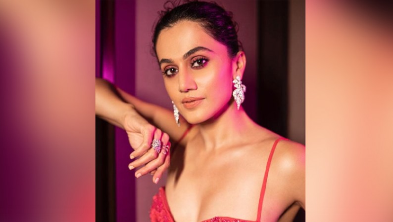 Actress Taapsee Pannu wins 'Best Actor' at Filmfare OTT Awards