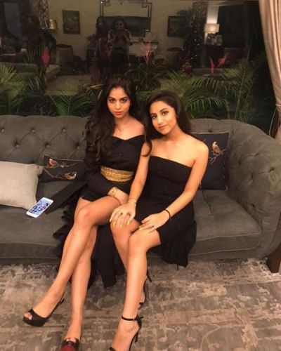 Really this pic of SRK daughter Suhana Khan in black will stunned you.