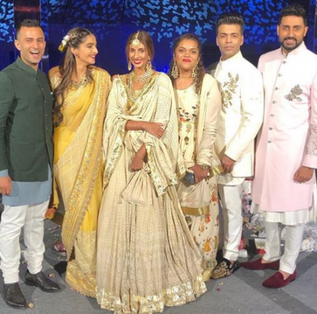 When Abhisekh Bachchan and Karishma Kapoor meet at Mohit Marwah wedding