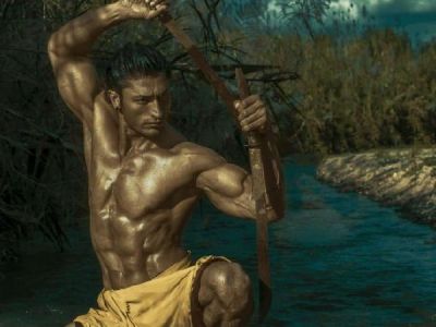 Check out the BTS video of Vidyut Jammwal trained himself for Junglee