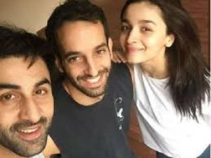 Ranbir Kapoor and Alia Bhatt return to the shoot of Brahmastra and post a selfie from rehearsals