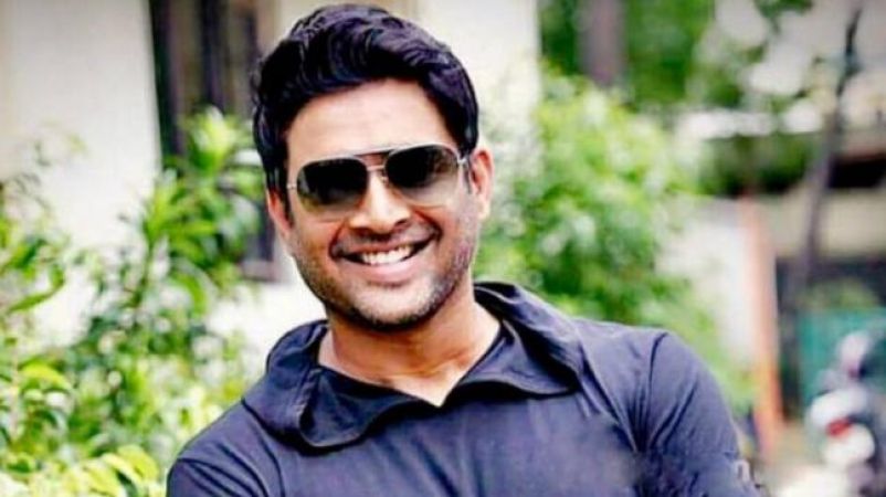 R Madhavan starts his directorial debut and needs blessings