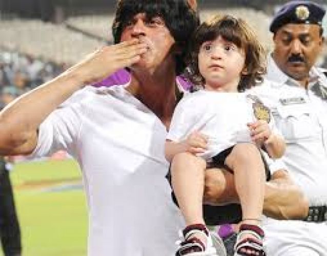 Shahrukh Khan misses his little bunch of joy during train journey