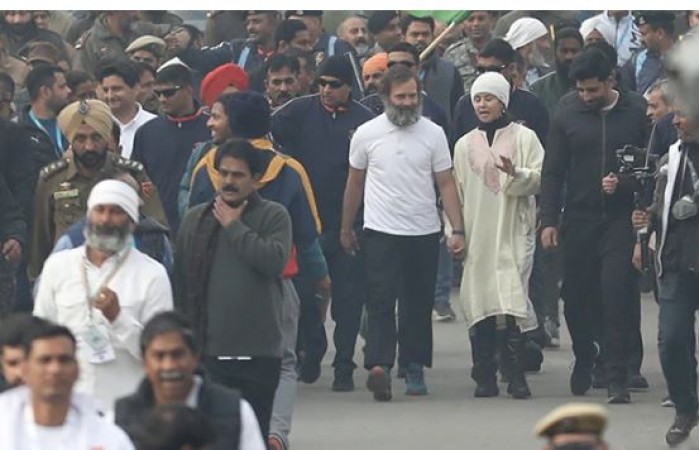 “Walk for Unity”, Urmila Matondkar joins Rahul Gandhi’s Bharat Jodo Yatra