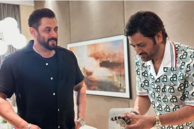 Salman Khan celebrated MS Dhoni's birthday at midnight, shared a photo and wrote- 'Happy Birthday Captain Sahab'