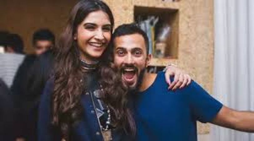 Sonam and Anand share lunch date on Skype