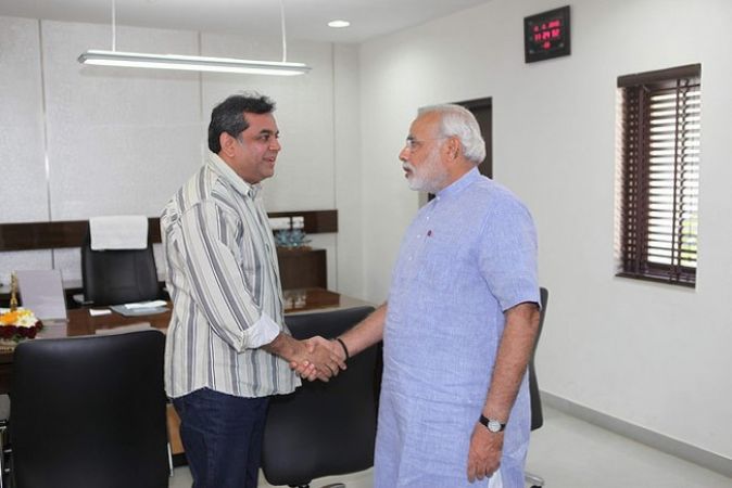 Paresh Rawal to play Narendra Modi in his biopic