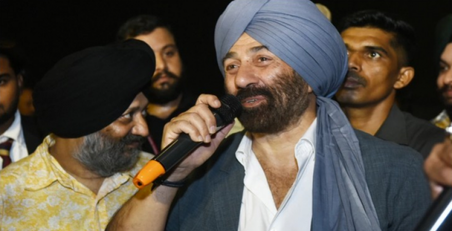 When people started calling 'Gadar' a Punjabi film, Sunny Deol told old stories