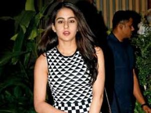 Sara Ali Khan was snapped along with mother in the choodi bazaar of Hyderabad