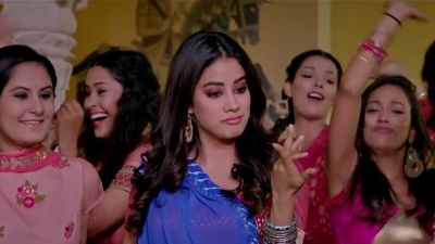 Dhadak :Zingaat Hindi version makes you on dance floor for a round of non-stop moves