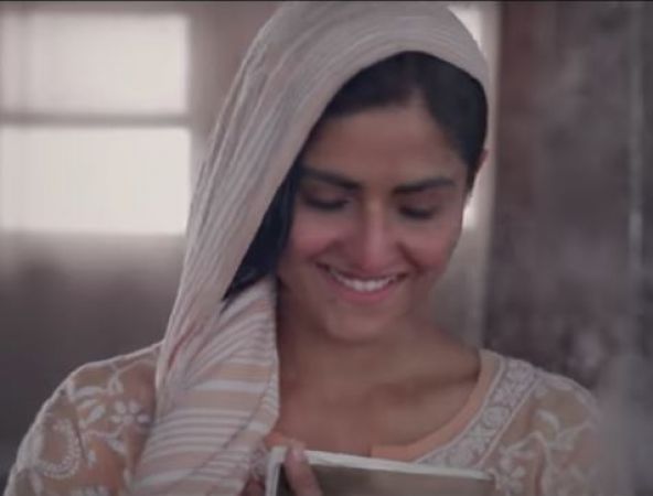 Notebook song Laila out,  Pranutan Bahl shines in this romantic song, check out video here