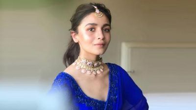 'Fall in love with yourself ' Alia Bhatt teaches self-love to fans with this flawless picture