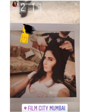 Katrina Kaif clicks a selfie during the night shoot of 'Zero'