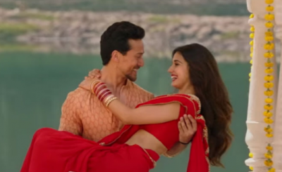 Watch the romantic song 'Lo Safar' from Baaghi 2