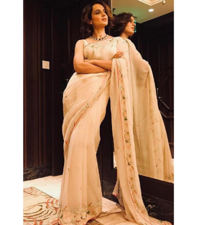 Kangana Ranaut looks elegant in saree, have a look