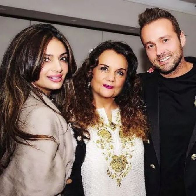 'She is healthy and looking beautiful as always' Mumtaz's daughter on death rumours of her mother