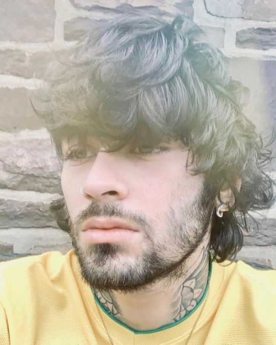 Zayn Malik latest selfie is unmissable, check it out here