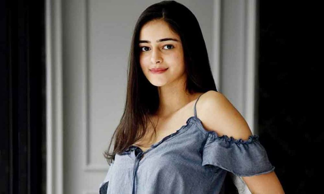 Shanaya Kapoor shower Ananya Panday with love and wishes on her debut