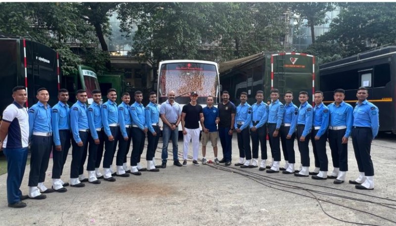 Hrithik Roshan Films Siddharth Anand's Aerial Actioner With Actual IAF Cadets