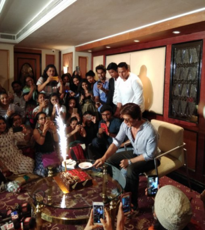 See pics! the Bollywood Stars returning to Birthday Bash of King khan