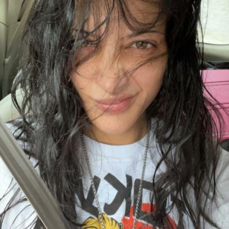 Shruti Haasan flaunts her frizzy hair day in supercute selfie