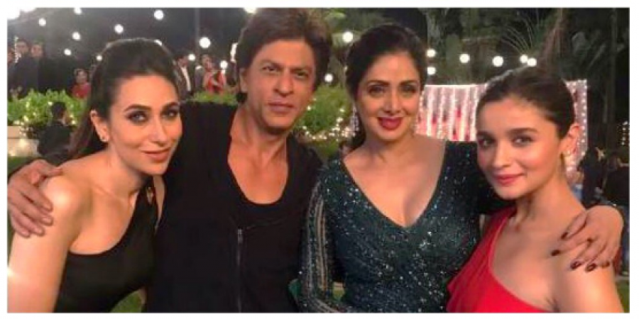Shah Rukh Khan mingle with Kuch Kuch Hota Hai co-stars, Kajol and Rani Mukerji