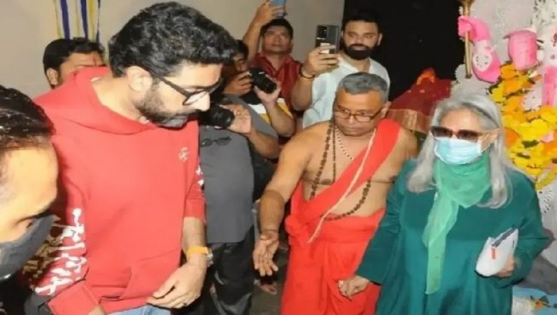 Jaya Bachan lashes out at fans for taking selfies, reached Kalibari Temple at Bhopal