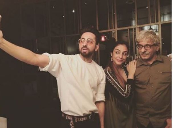Andhadhun star Ayushmann Khurrana takes a happy selfie with Tabu and director Sriram Raghavan