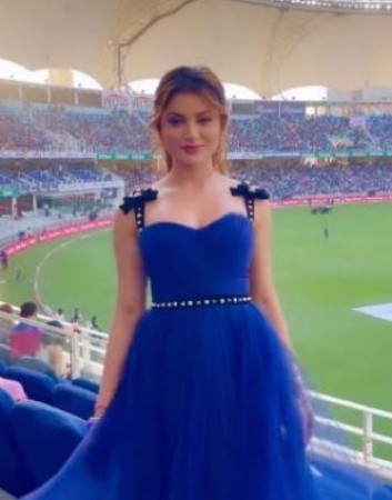 Urvashi Rautela arrived at the India Vs Pakistan match, Internet flooded with memes