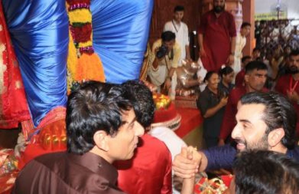 Ahead of Brahmastra Release, Ranbir Kapoor visit Lalbaugcha Raja