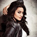 Sonakshi Sinha bang with 7 millions fan on twitter