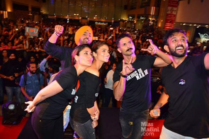 When ex-lovers Shahid and Kareena shared a selfie together!
