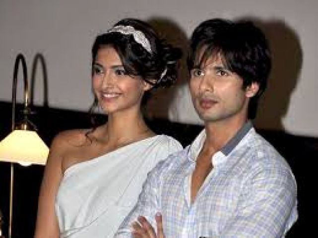 Shahid Kapoor and Sonam Kapoor titled as hottest vegetaria