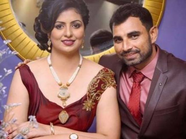 परेश रावल ने भी क्रिकेटर शमी व उनकी बीवी को फोटो के लिए दी शाबाशी