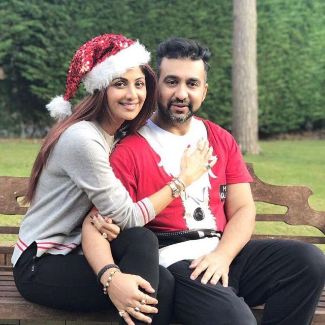 Shilpa Shetty with husband again on Christmas gave us relationship goals !!!
