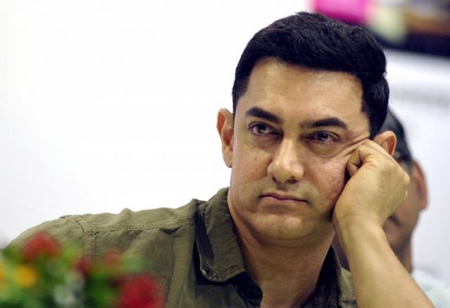 अतुल्य भारत से हटने के बाद आमिर को अब एक और झटका लगा