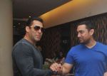 'सुल्तान' ने 'दंगल' में आमिर के सिक्स पैक पर कहा.....