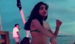 VIDEO  बॉलीवुड शहंशाह की नातिन का बिकनी वीडियो हुआ वायरल