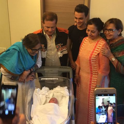 See! the first licked picture of Salman's nephew Ahil