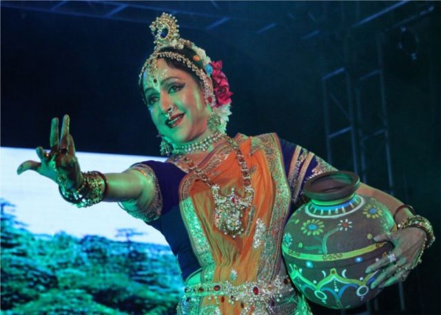 हेमा मालिनी भी आकर्षक नृत्य कर सिंहस्थ के आगे हुई नतमस्तक.......