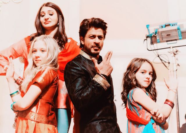 बच्चों के लिए देसी बाॅन्ड बने SRK