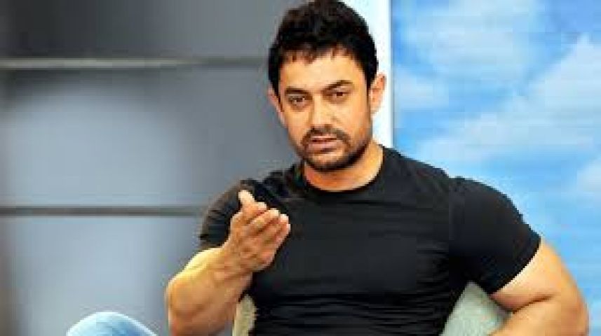 Why Aamir Khan spits on the hands of actresses??