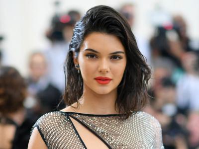 'They have b**bs and I don't have' Kendall Jenner feels she is not sexy as her sisters