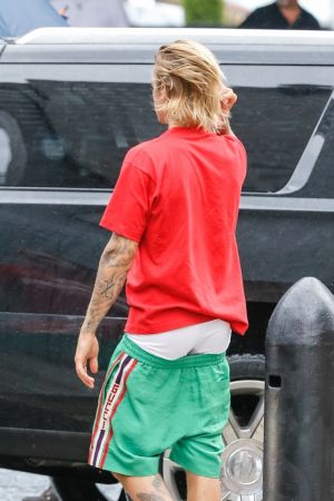 Justin Beiber suffers a wardrobe malfunction on the streets